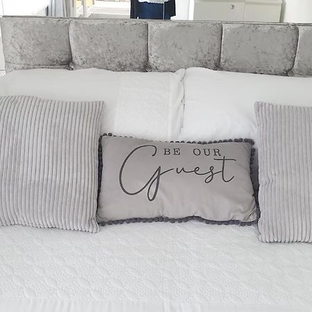 Near Liverpool Double Bedroom Hideaway Wirral Ngoại thất bức ảnh