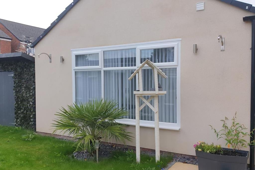 Near Liverpool Double Bedroom Hideaway Wirral Ngoại thất bức ảnh