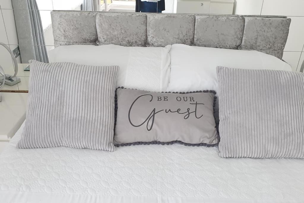 Near Liverpool Double Bedroom Hideaway Wirral Ngoại thất bức ảnh