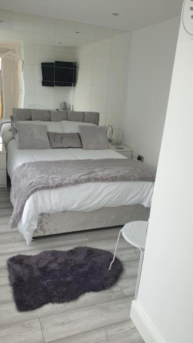 Near Liverpool Double Bedroom Hideaway Wirral Ngoại thất bức ảnh